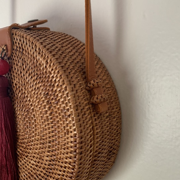 Boho straw circle bag with tassel NWOT - Picture 3 of 13